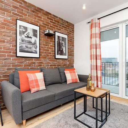Movie Jacuzzi Apartment At The Main Station By Noclegi Renters Cracovia Esterno foto