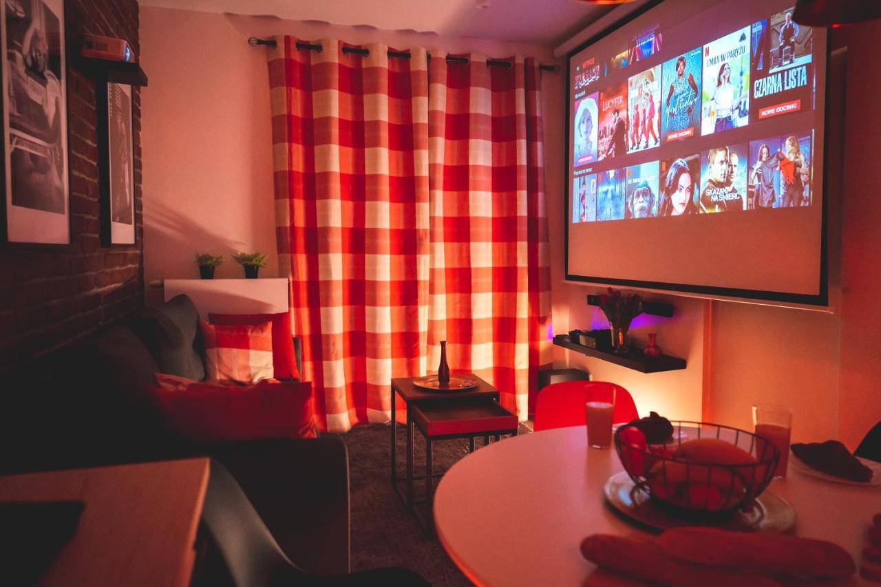 Movie Jacuzzi Apartment At The Main Station By Noclegi Renters Cracovia Esterno foto