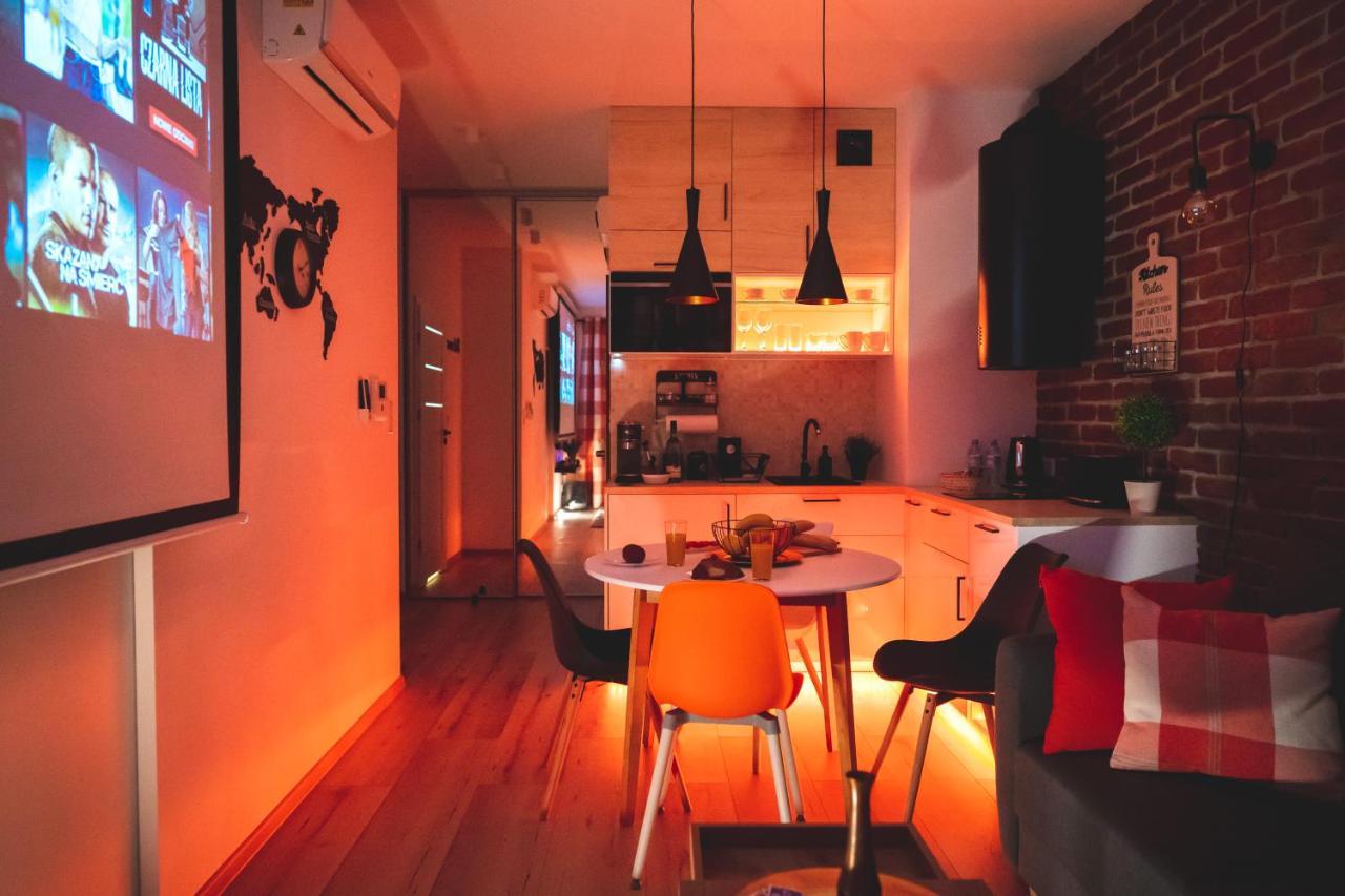 Movie Jacuzzi Apartment At The Main Station By Noclegi Renters Cracovia Esterno foto