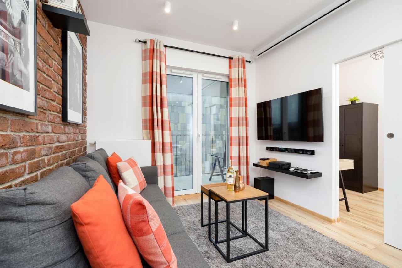 Movie Jacuzzi Apartment At The Main Station By Noclegi Renters Cracovia Esterno foto