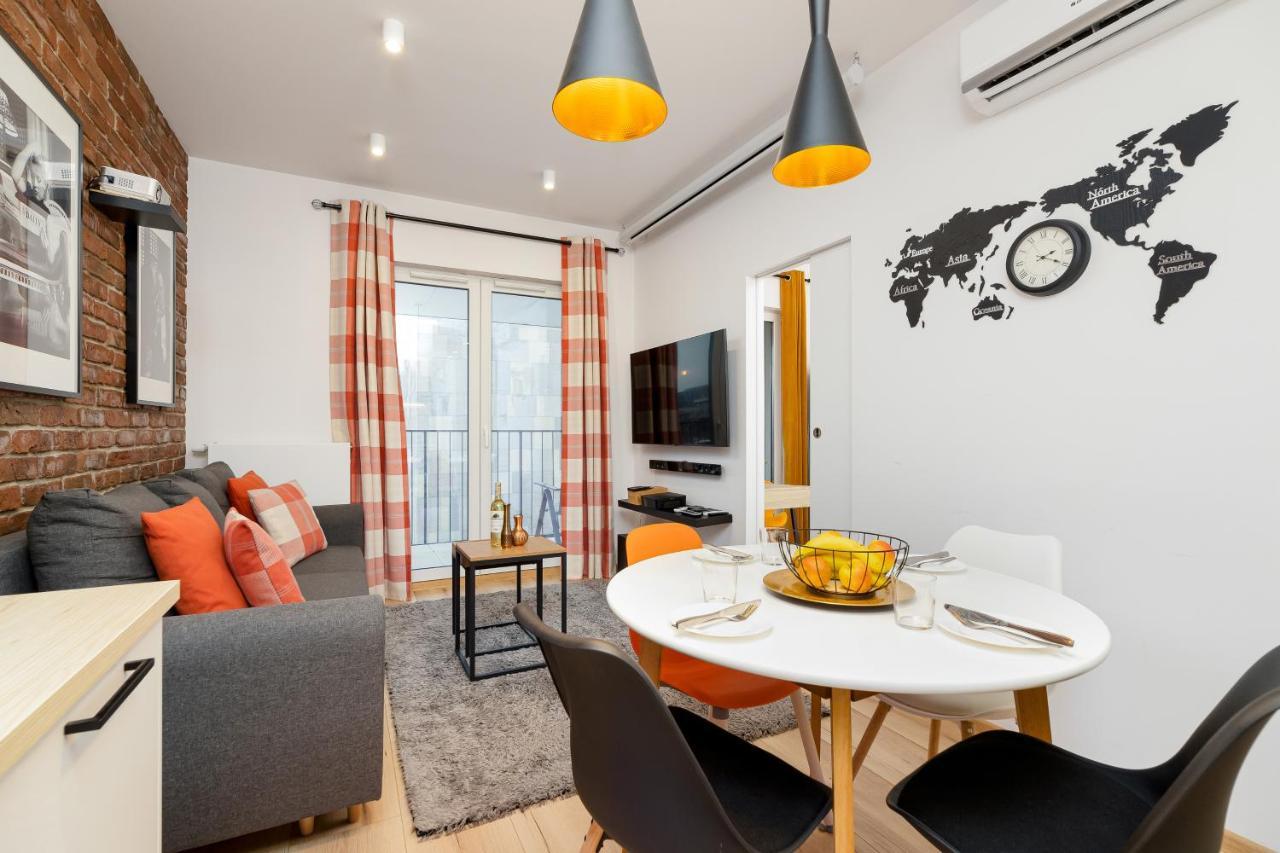 Movie Jacuzzi Apartment At The Main Station By Noclegi Renters Cracovia Esterno foto