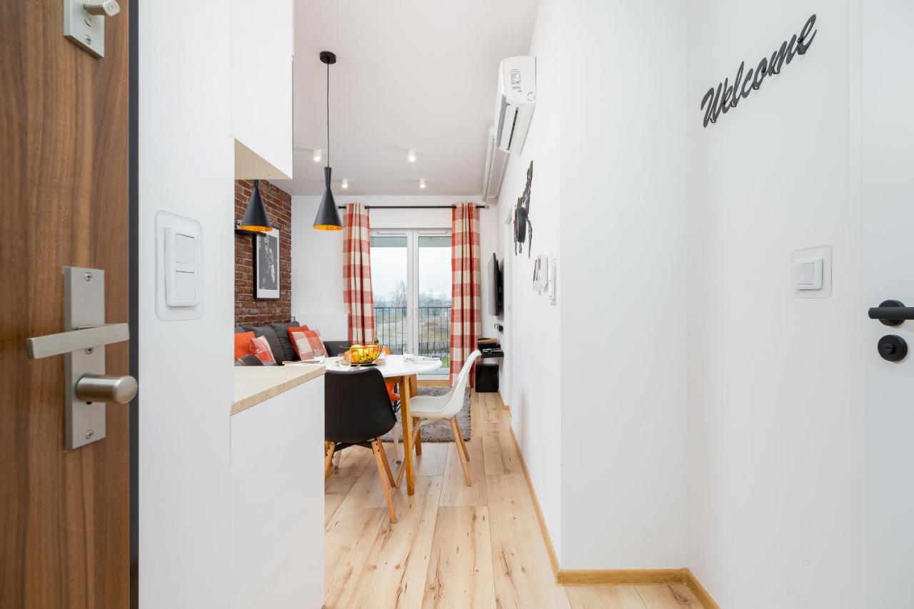 Movie Jacuzzi Apartment At The Main Station By Noclegi Renters Cracovia Esterno foto