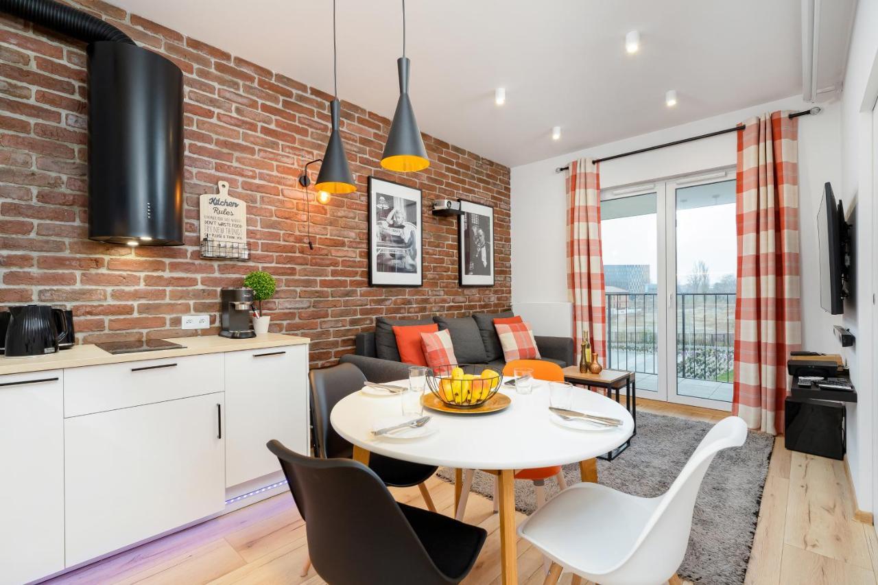 Movie Jacuzzi Apartment At The Main Station By Noclegi Renters Cracovia Esterno foto