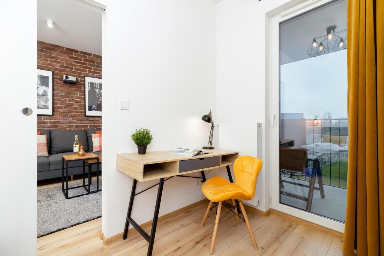 Movie Jacuzzi Apartment At The Main Station By Noclegi Renters Cracovia Esterno foto