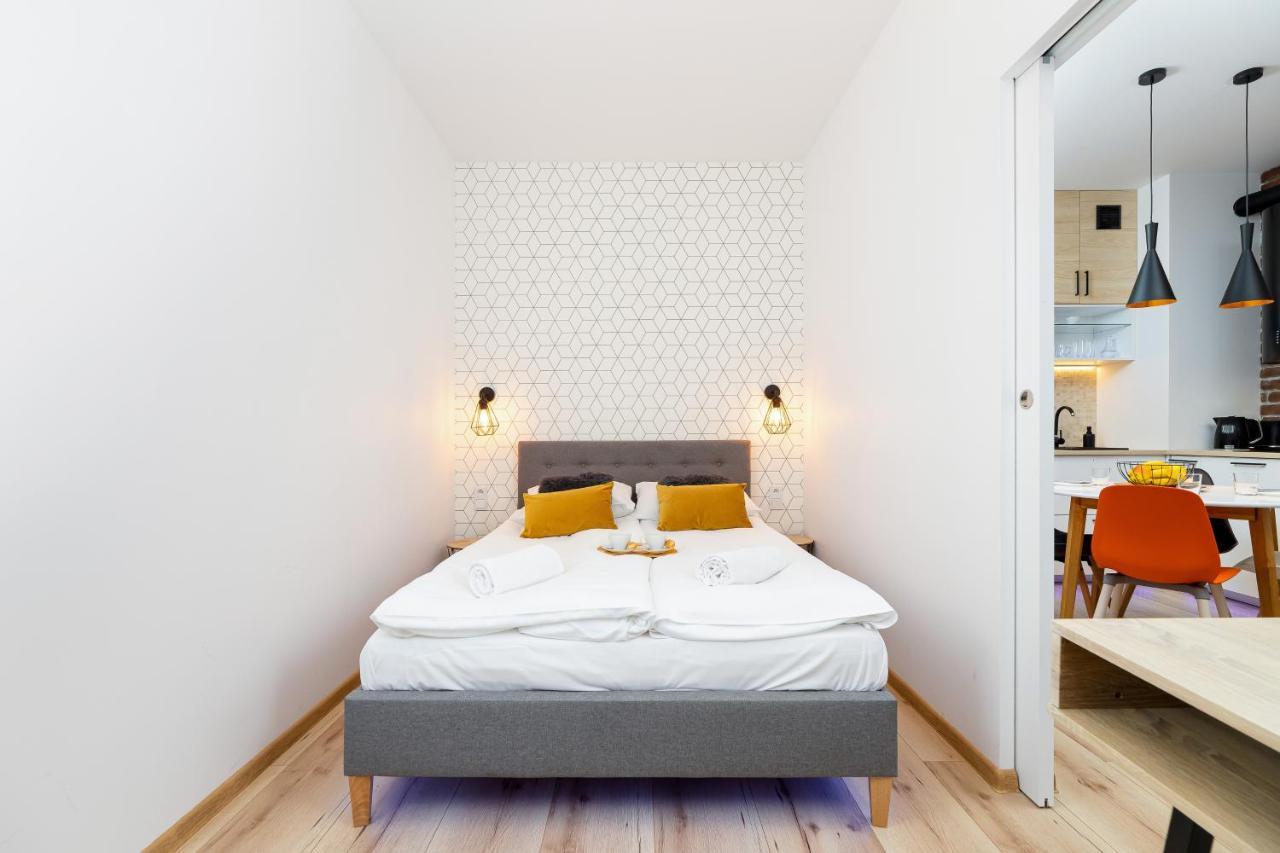 Movie Jacuzzi Apartment At The Main Station By Noclegi Renters Cracovia Esterno foto